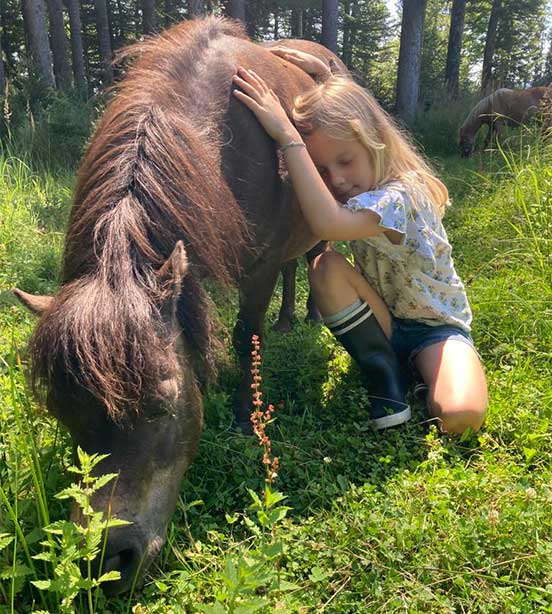 Reiten für Kinder - Ponys auf dem Ponyhof der kinderreitschule Grabenstätt im Chiemgau in BAyern
